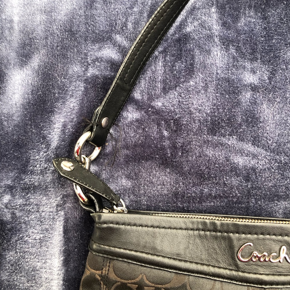 ❌ SOLD ❌ Black Coach Medium Shoulder Bag - Picture 3 of 9